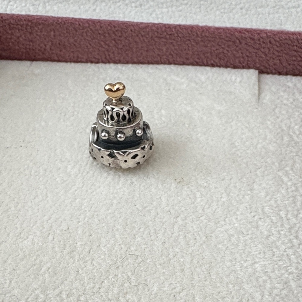 Pandora wedding cake - Silver and Gold Charm